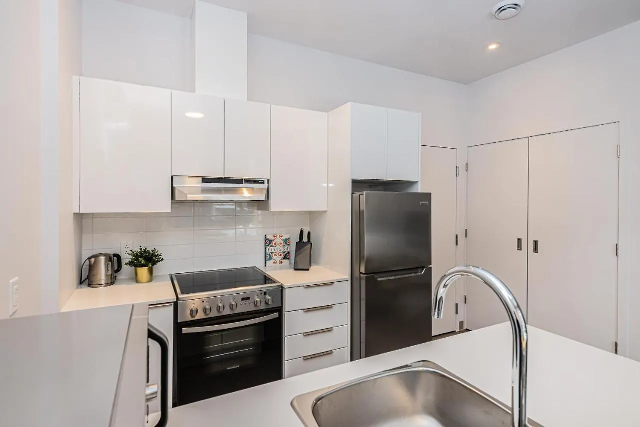 New And Perfectly Located 1 Bedroom Apartment By Den Stays Montréal