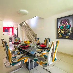 Triplex Yasuke: Vivez L'experience Pop Art Et Geek En Plein Coeur De Hébergement de vacances Petit-Bourg